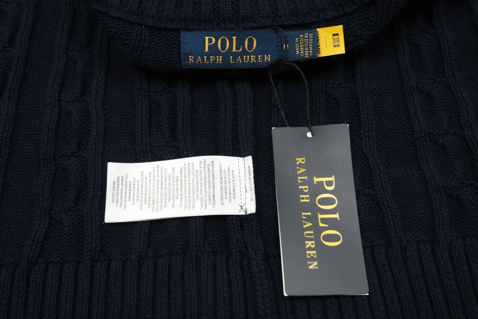 🅿️250 "Top quality" Style number: DS014# [Ralph Lauren half-zip solid color pony embroidered logo twist knitted sweater] ✅Ralph Lauren half-zip classic basic versatile unisex couple pullover sweater ✅Main supplier platform live broadcast Wholesale entity Replenish when out of stock Not removed from shelves ✅ZP quality 1:1 version Scan the code to enter the GF website Counter quality ✅Detailed quality The only one in Guangzhou Imported quality cotton yarn, focusing on high-end, cost-effective, good quality needless to say ✅The version is restored to the original order, the maximum size can be worn up to 200 pounds, loose, comfortable and stress-free ✅The upper body is simple and easy to match, ootd must-have style, good-looking clothes are never picky, a must-have wardrobe recommendation Size: S-XL Color: Navy blue, off-white, black, gray, khaki, light blue, yellow, pink, olive green, Chinese red